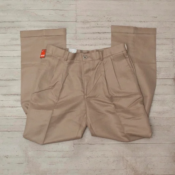 NWT Dockers 365 D3 Classic Fit Pleated Pant in British Khaki, 32x34 - Picture 6 of 7